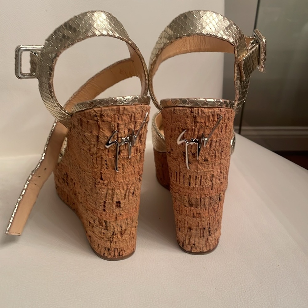 Platform sandals - Picture 2 of 4